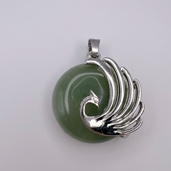 Green Aventurine Round Silver Plated Bird Peacock Necklace Pendant - Picture 1 of 3